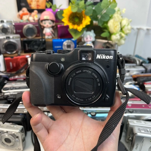 9新 Nikon/尼康 尼康p7100折叠屏长焦高清出片福利价氛围感