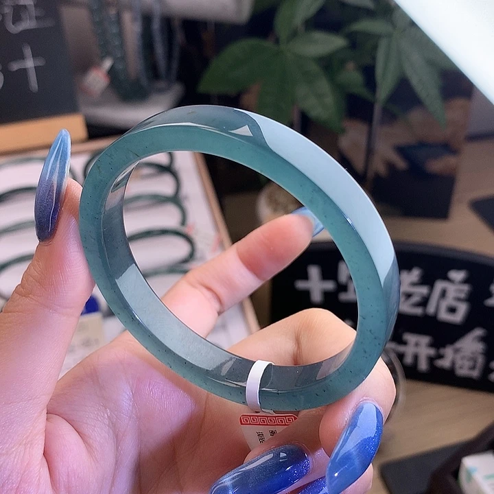 夜***筝翡翠手镯未镶嵌59圈口