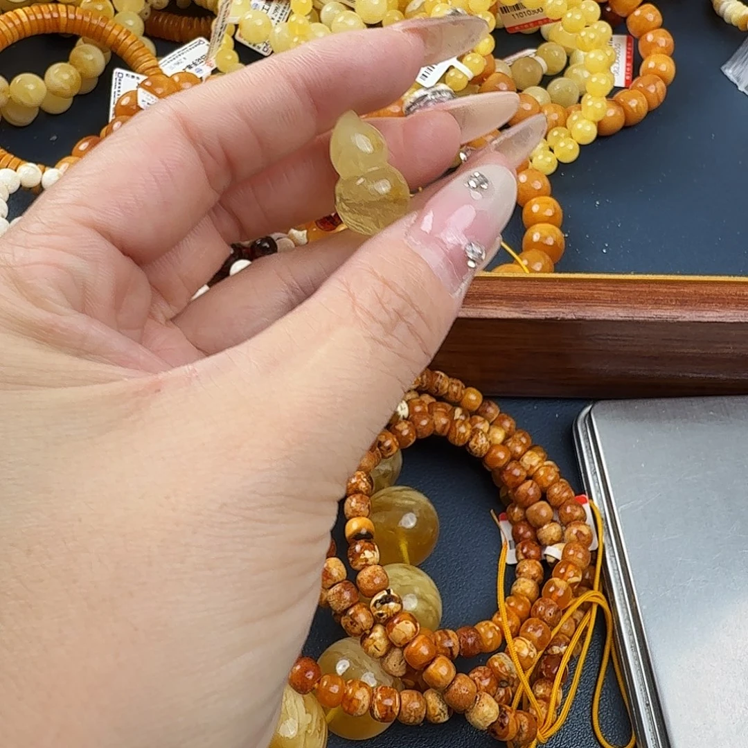 琥珀未镶嵌珠宝奇石