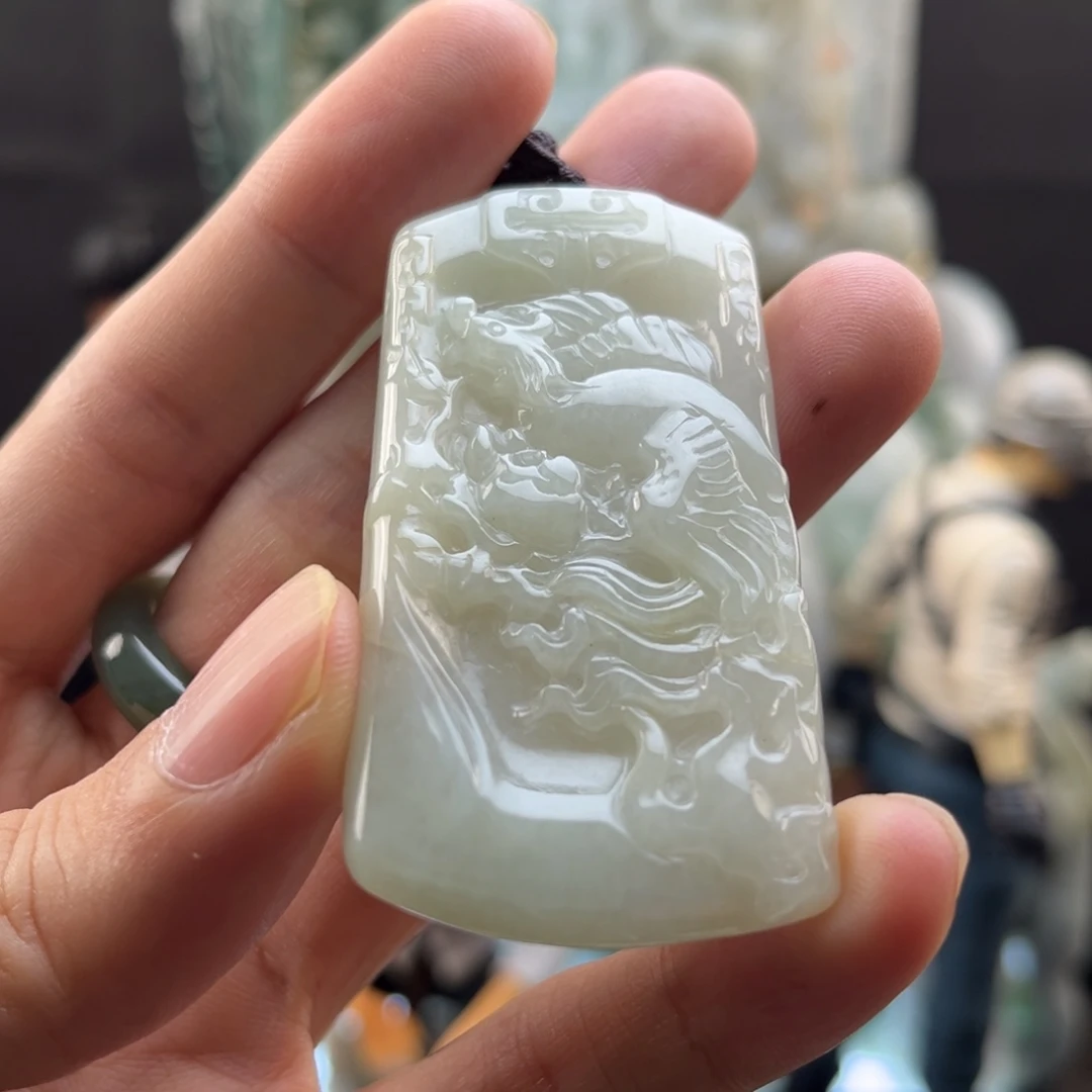 翡翠未镶嵌颈饰凤凰