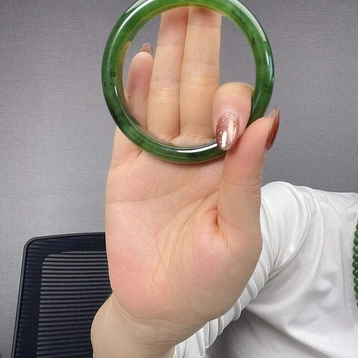 º***蓉和田玉未镶嵌手镯