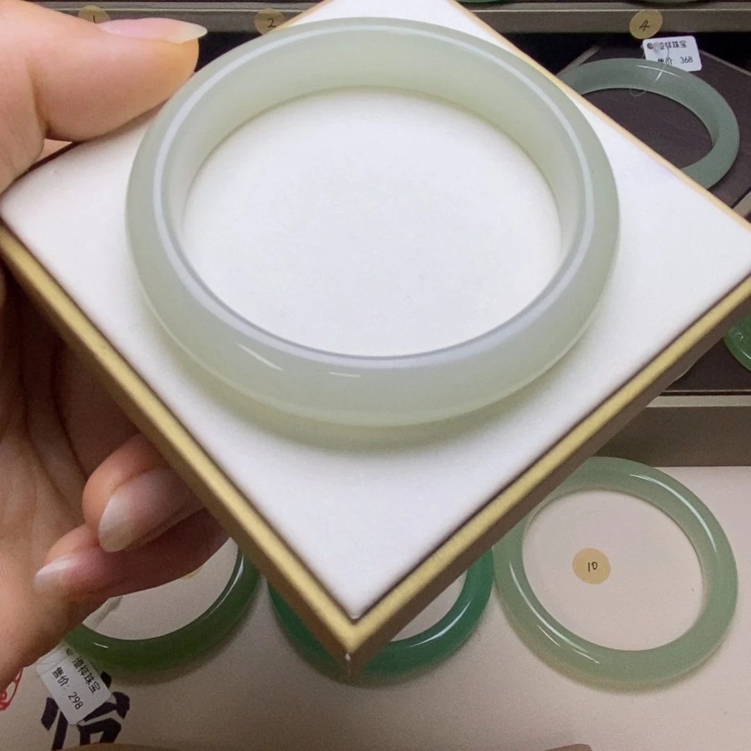 东陵石未镶嵌手镯