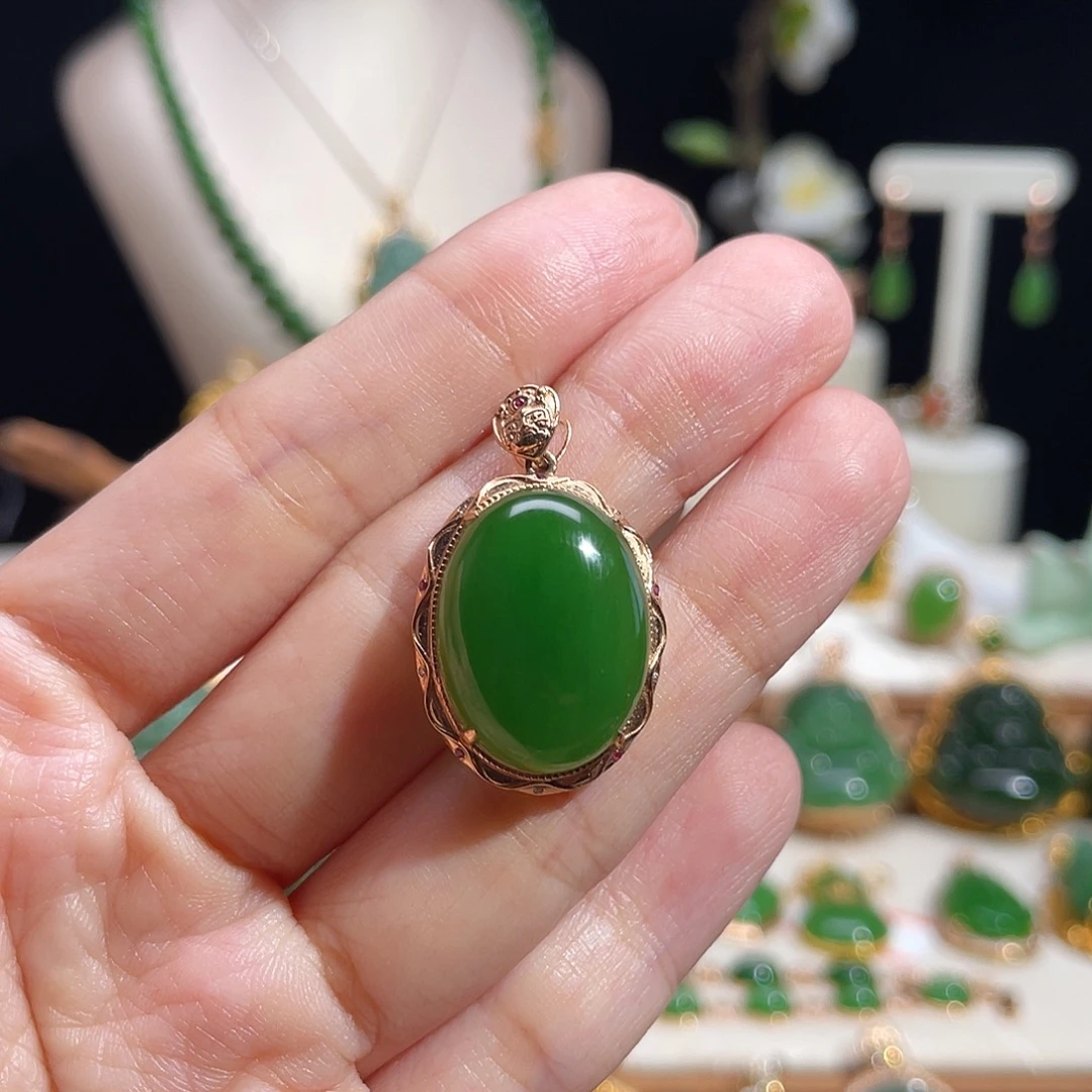和田玉（碧玉）18K金镶嵌颈饰