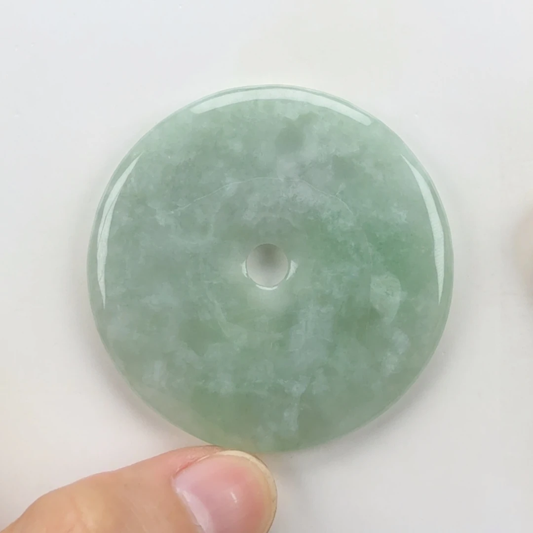 翡翠挂件未镶嵌翡翠