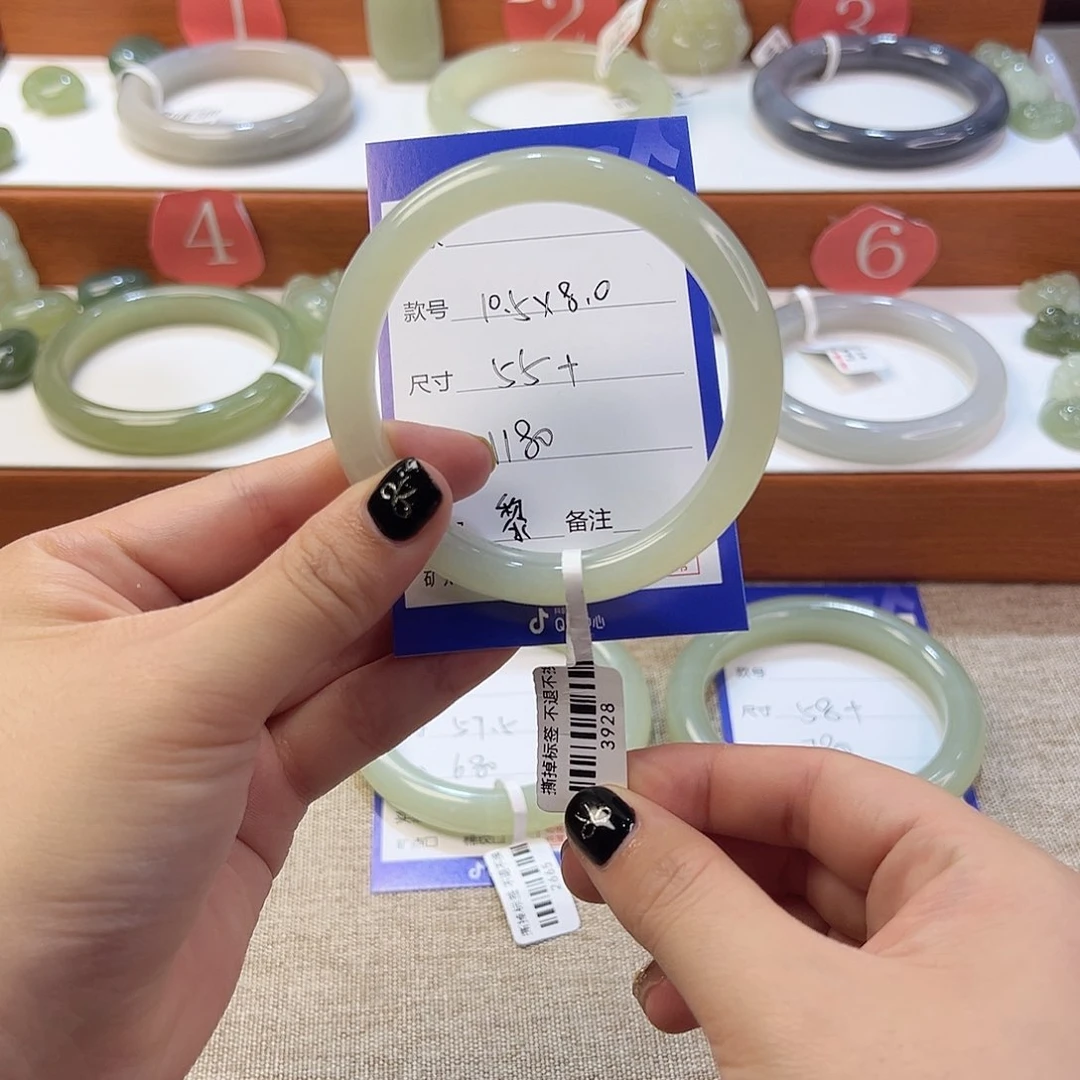 和田玉手镯未镶嵌黎***