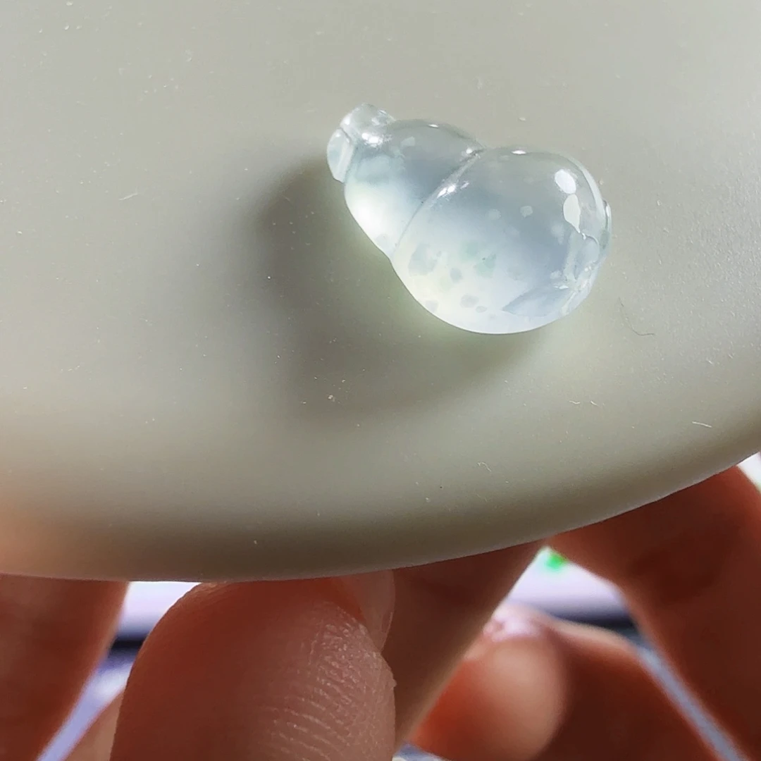 翡翠未镶嵌颈饰葫芦