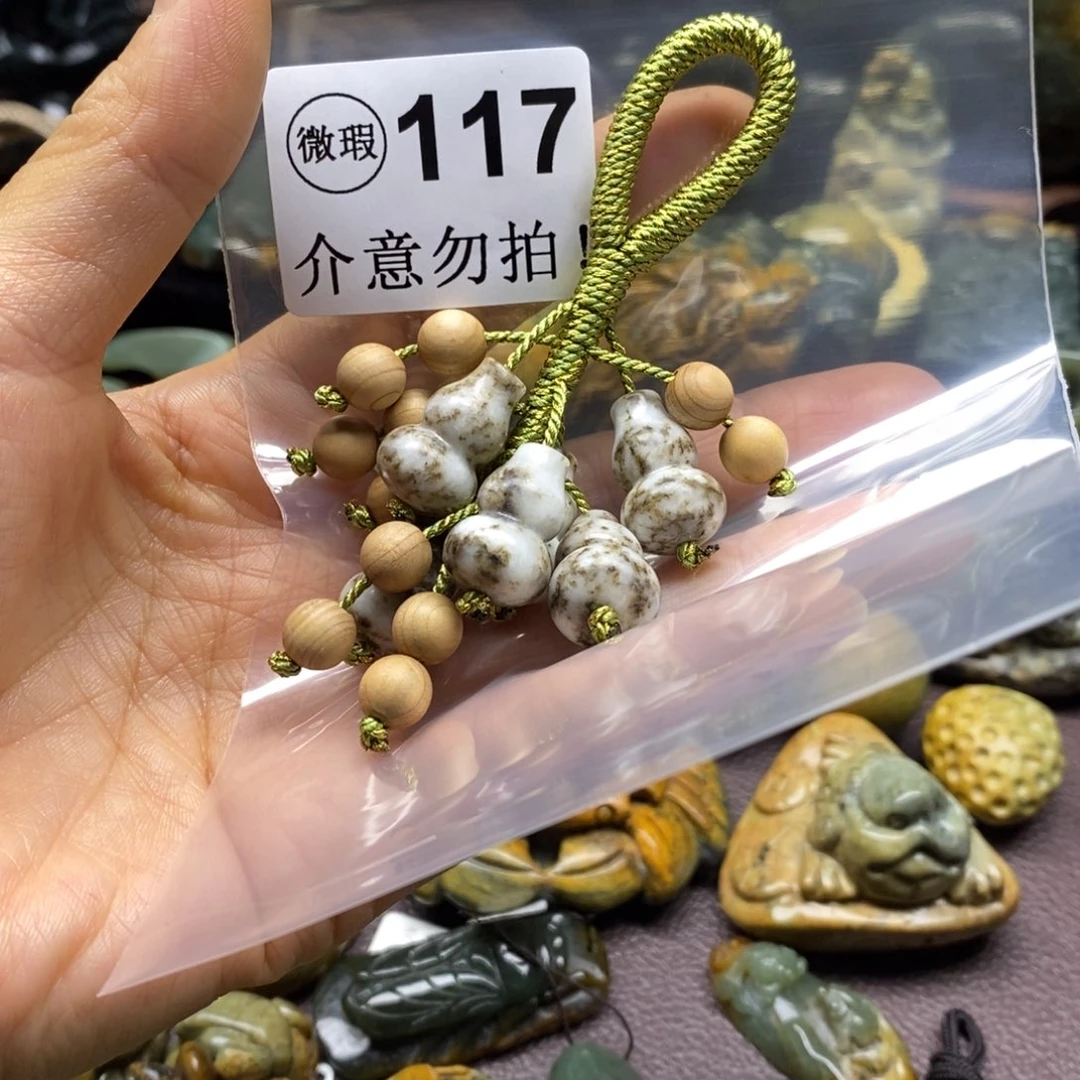 未镶嵌岫岩河磨玉（透闪石质玉）把件