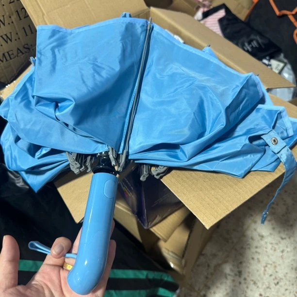 高品质！三折自动210D防泼水雨伞！