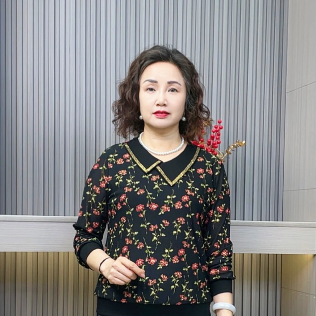 交叉领秋季薄款碎花长袖中老年女装宽松中老年上衣时尚妈妈装小衫