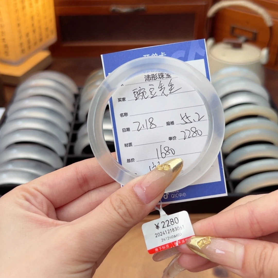 石英质玉手镯未镶嵌豌**生