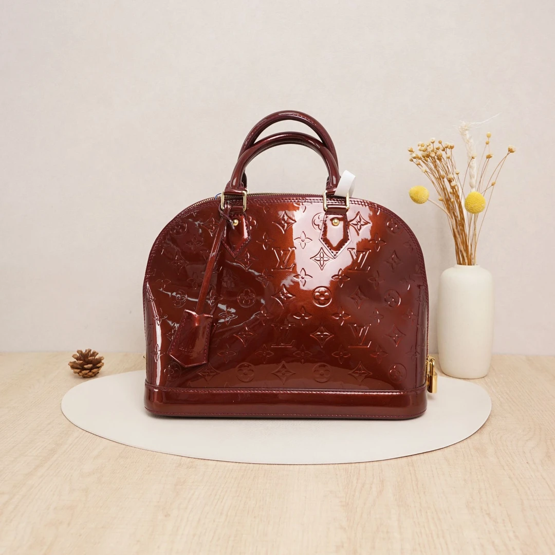 95新 LouisVuitton/路易威登 贝壳小号狂野红漆皮/钥匙/DS027898