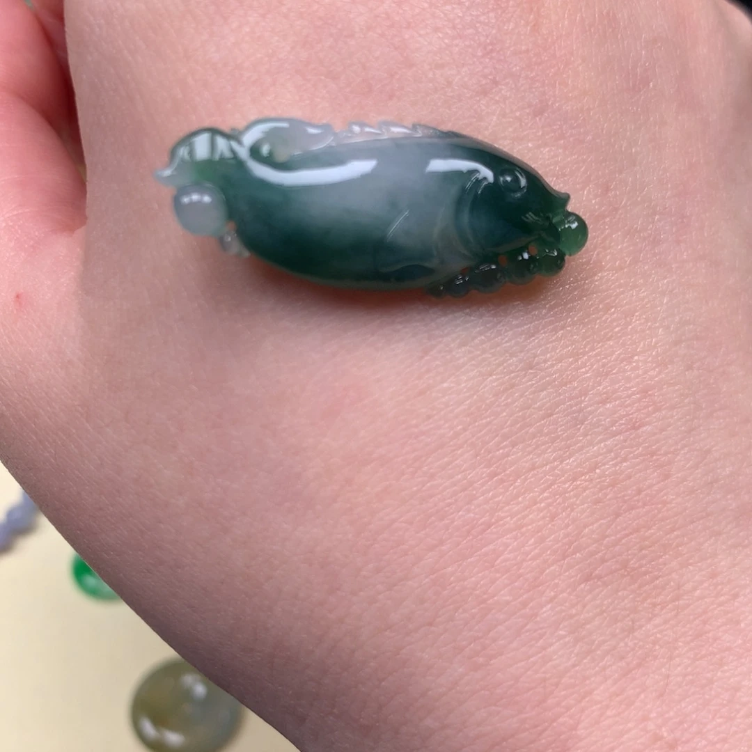 定制翡翠未镶嵌鱼