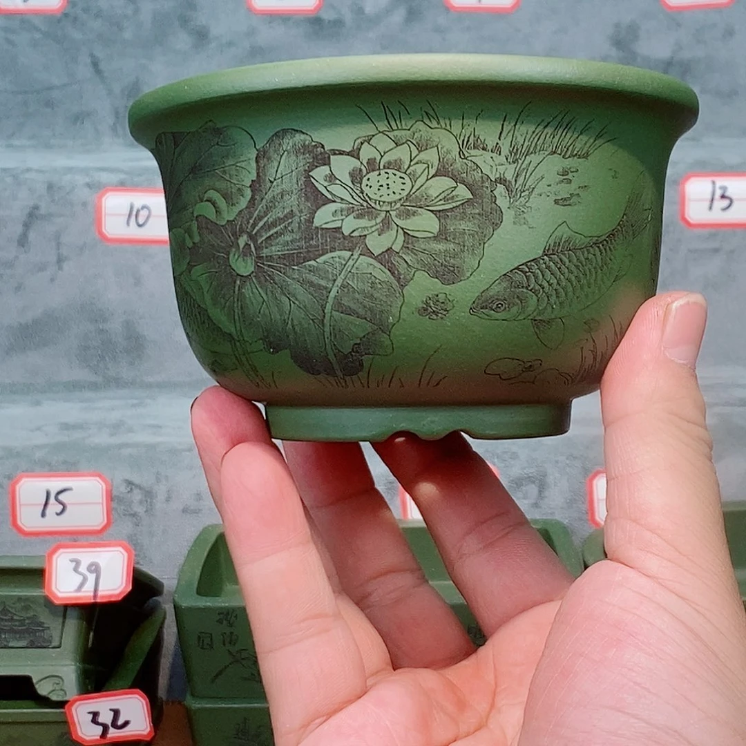 紫砂花盆我在看书