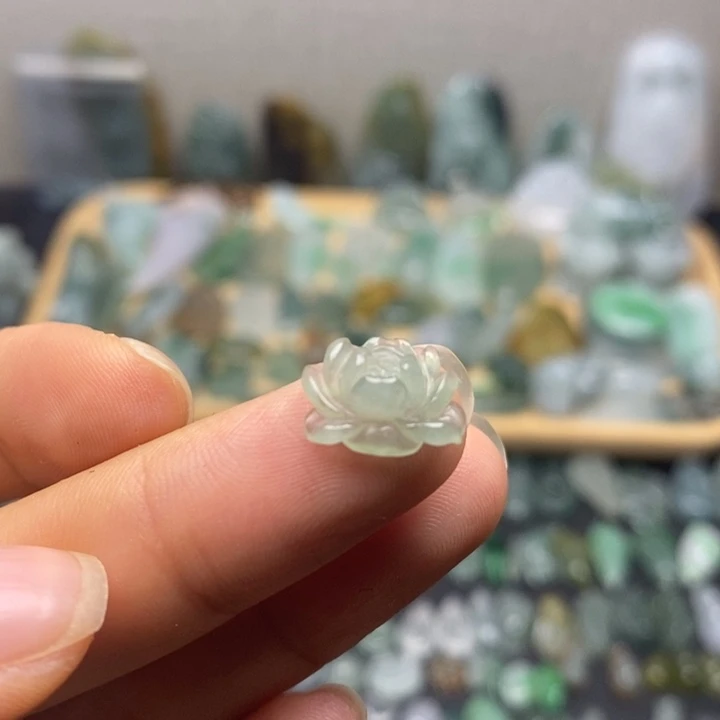 颈饰未镶嵌翡翠莲花