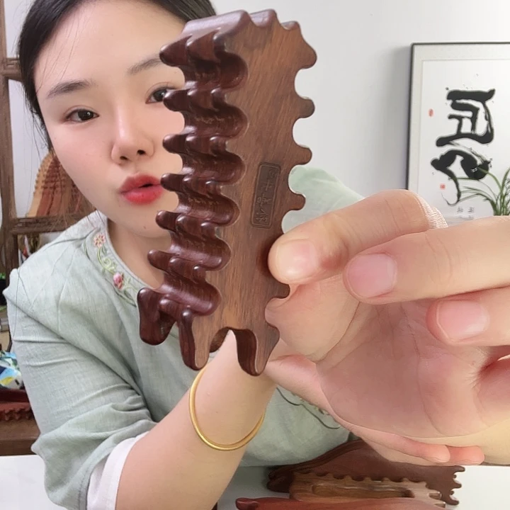 红贵宝手把件微瑕