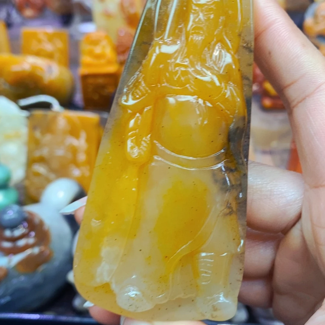 未镶嵌石英质玉（黄龙玉）颈饰