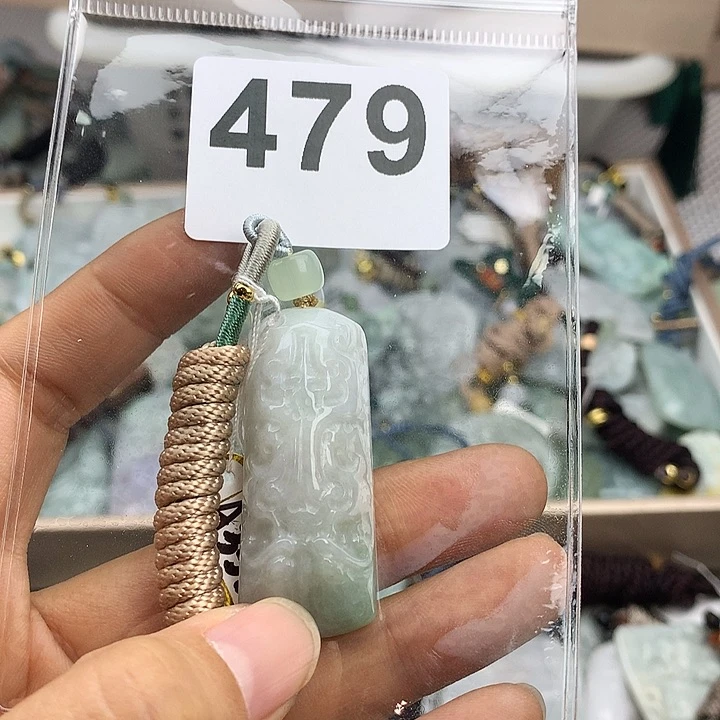 翡翠颈饰未镶嵌水**扬翡翠