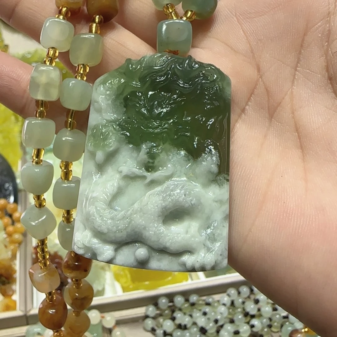 未镶嵌蛇纹石玉吊坠