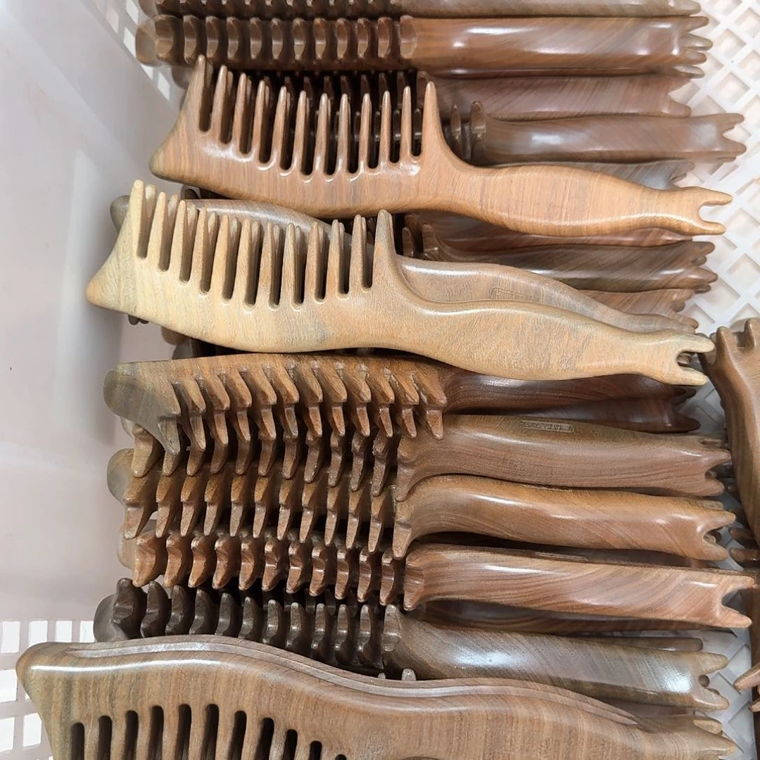 绿檀木把柄梳子微瑕疵