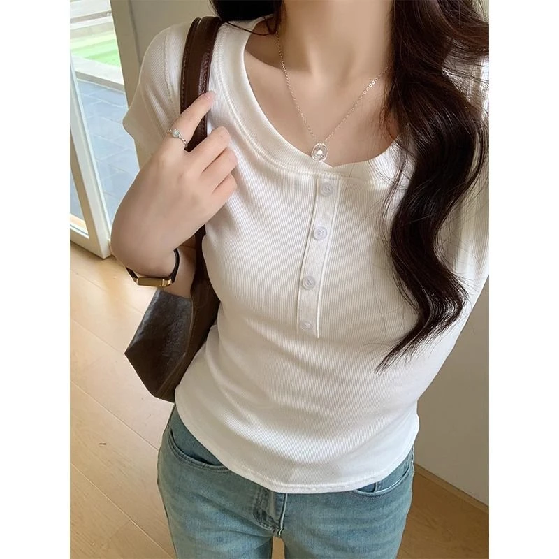 正肩螺纹U领短袖t恤女夏季显瘦锁骨性感辣妹纽扣装饰纯色紧身上衣