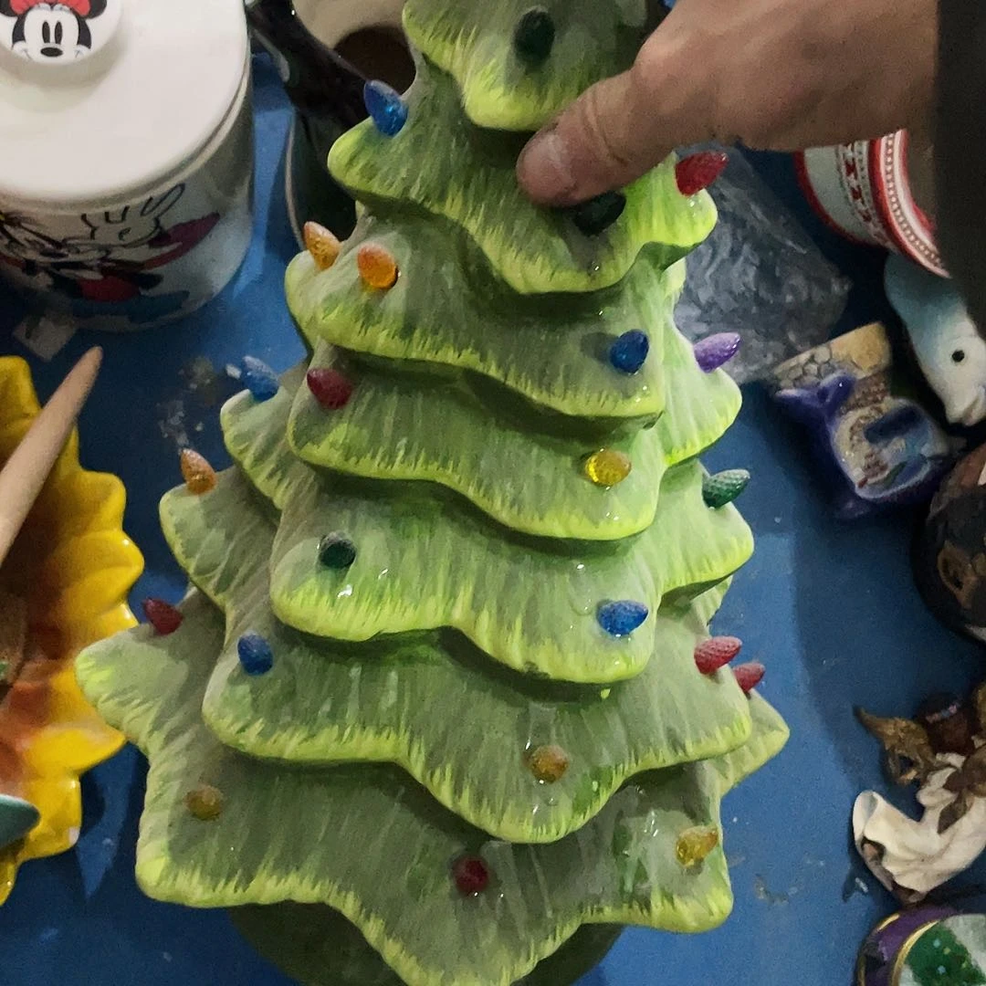 摆件  磕碰。   瑕疵。