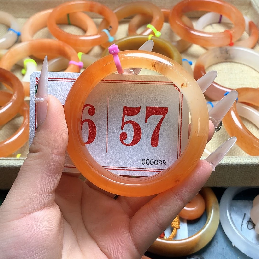 未镶嵌石英质玉（黄龙玉）手镯