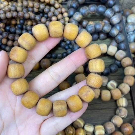 贡木手串/手链?**芦13/14黄年糕