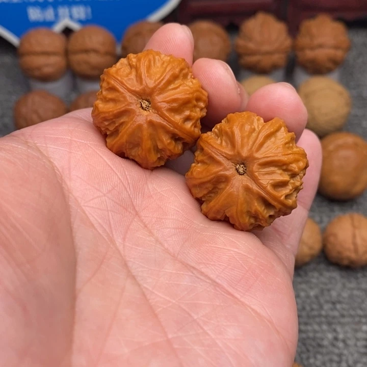 文玩核桃把件球八棱
