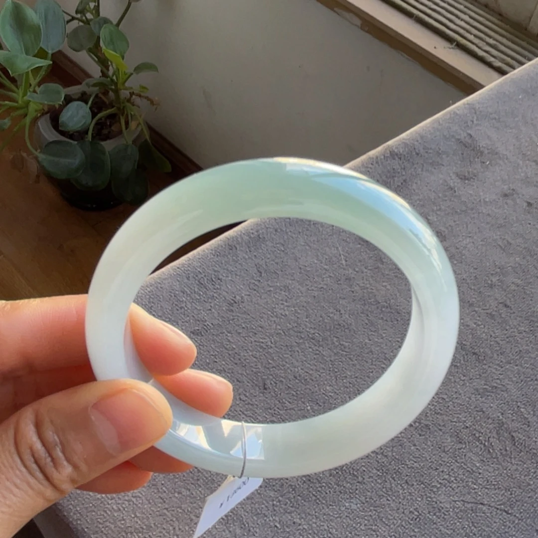 翡翠未镶嵌手镯半山水