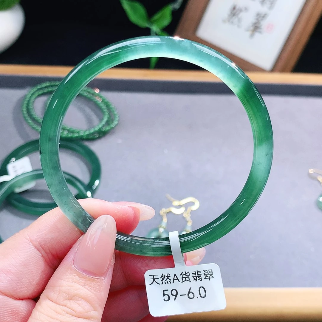 翡翠手镯（圆镯）未镶嵌