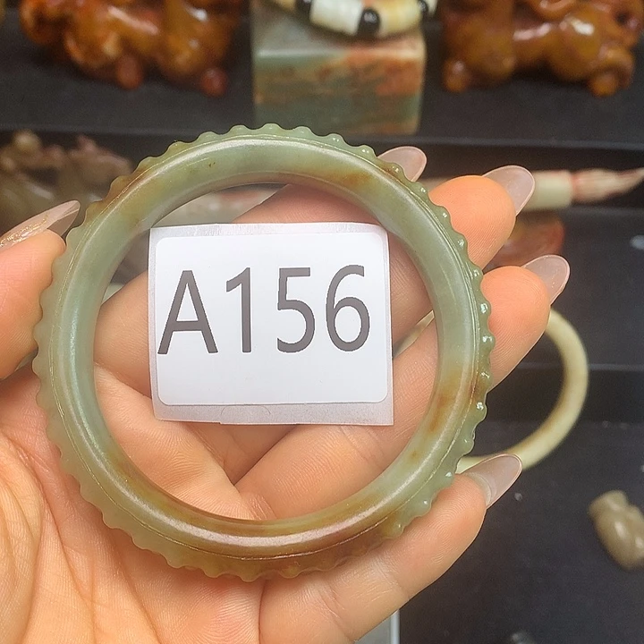 心***摩和田玉未镶嵌颈饰