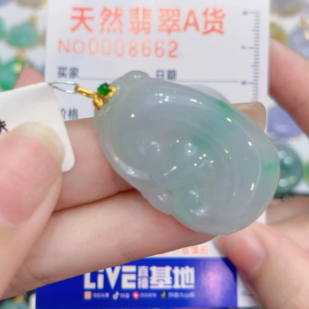 翡翠18K金镶嵌颈饰如意