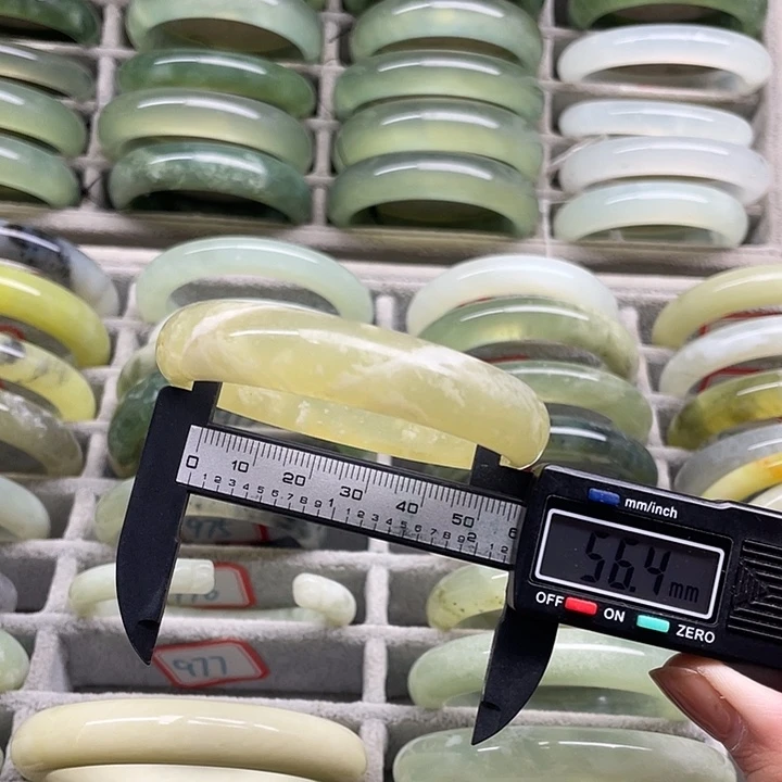 蛇纹石玉未镶嵌手镯977