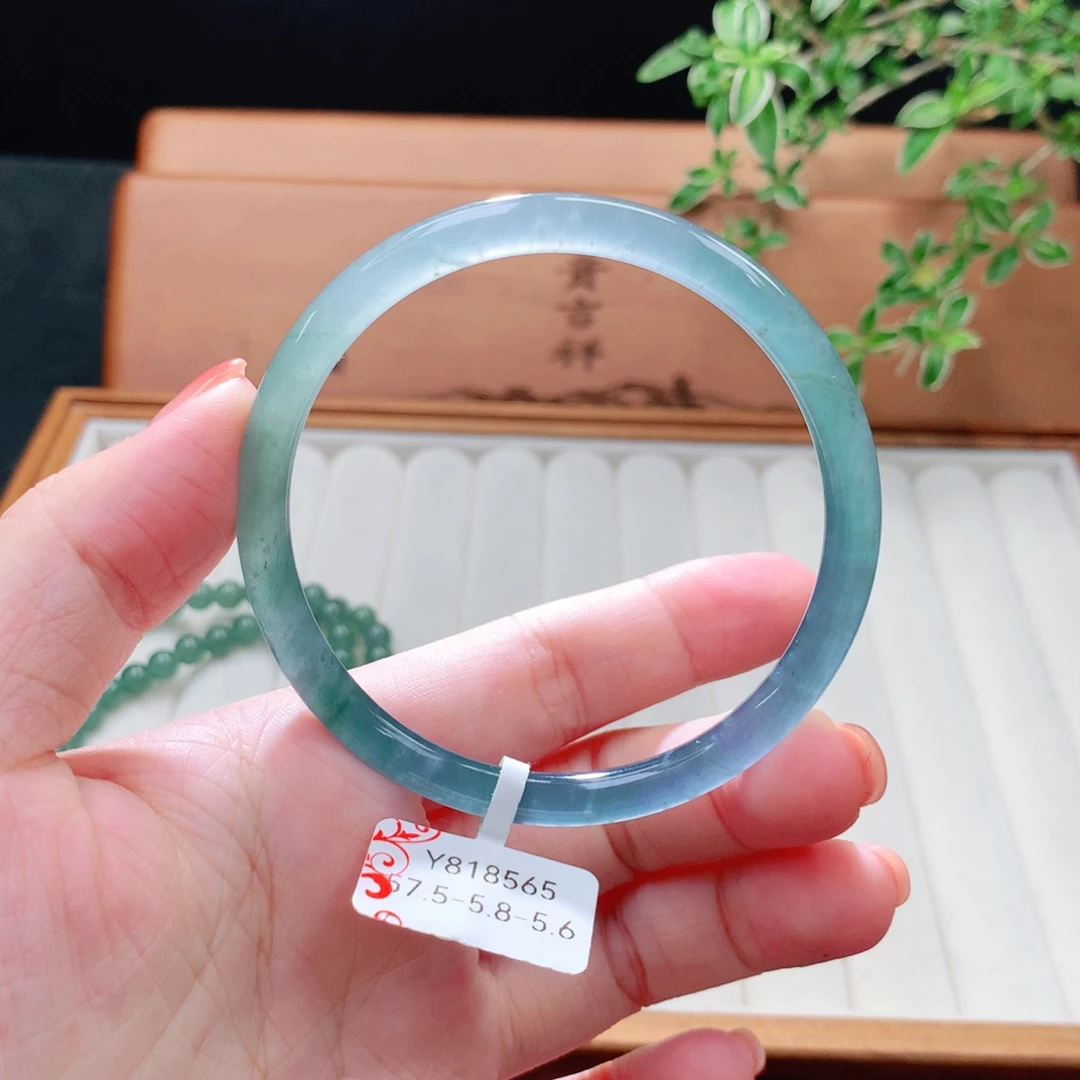 未镶嵌手镯（圆镯）翡翠