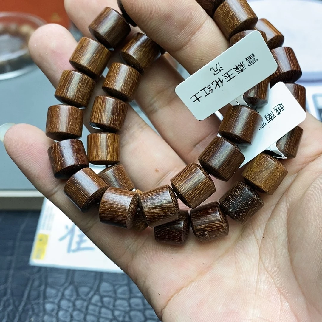 沉香碎屑沉香红土