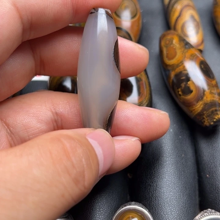 狼***族碧石未镶嵌颈饰珠