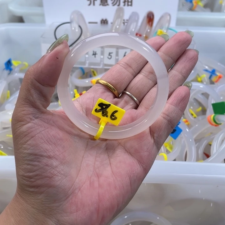 手镯玛瑙/玉髓未镶嵌