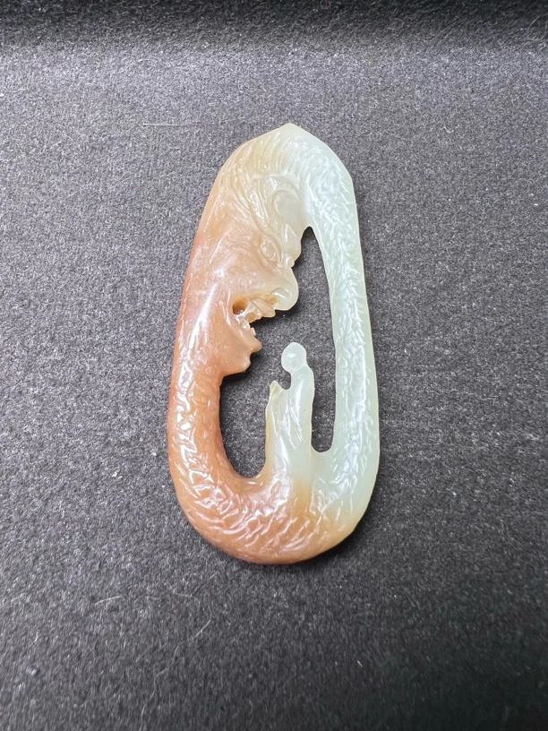 和田玉镂空雕刻一念之间