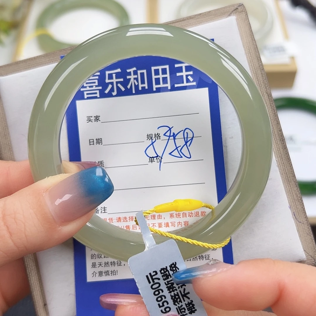 和田玉未镶嵌手镯