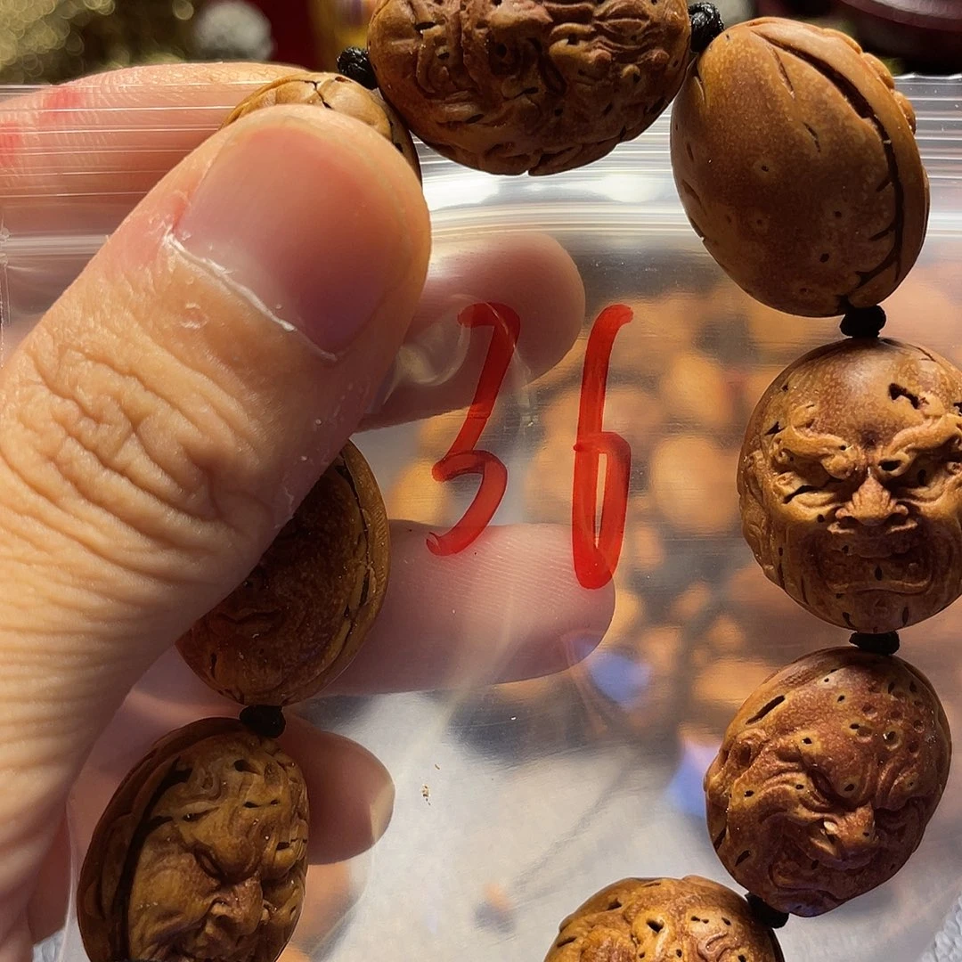 大桃核雕刻瑕疵恶僧