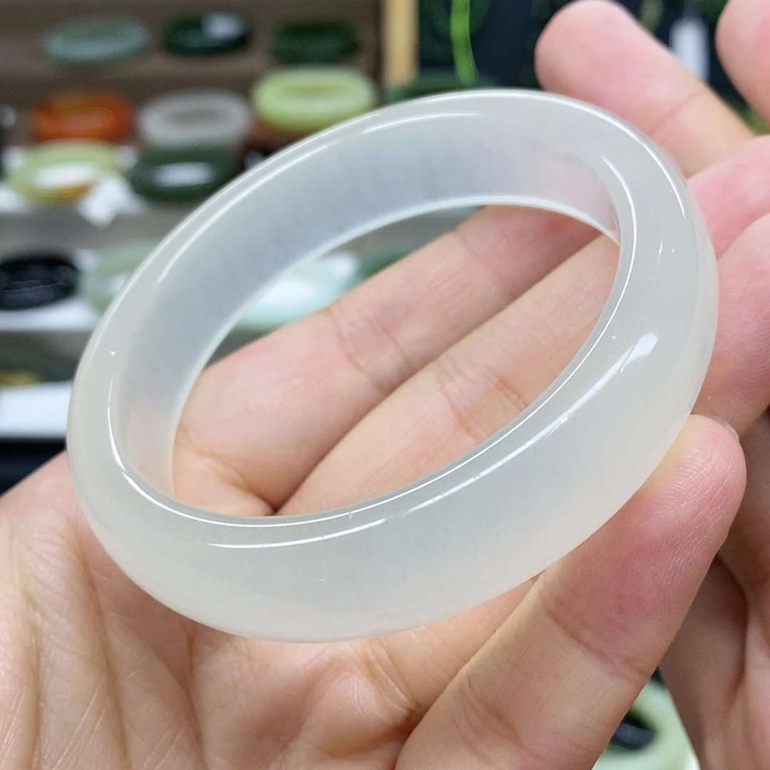 【闪购商品】未镶嵌手镯石英质玉（金丝玉）