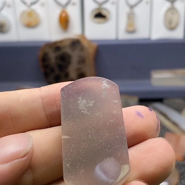 未镶嵌玛瑙/玉髓珠宝奇石在***人