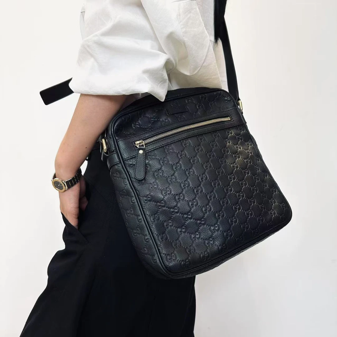 95新 GUCCI/古驰 古驰黑色压纹单肩包 2506260028
