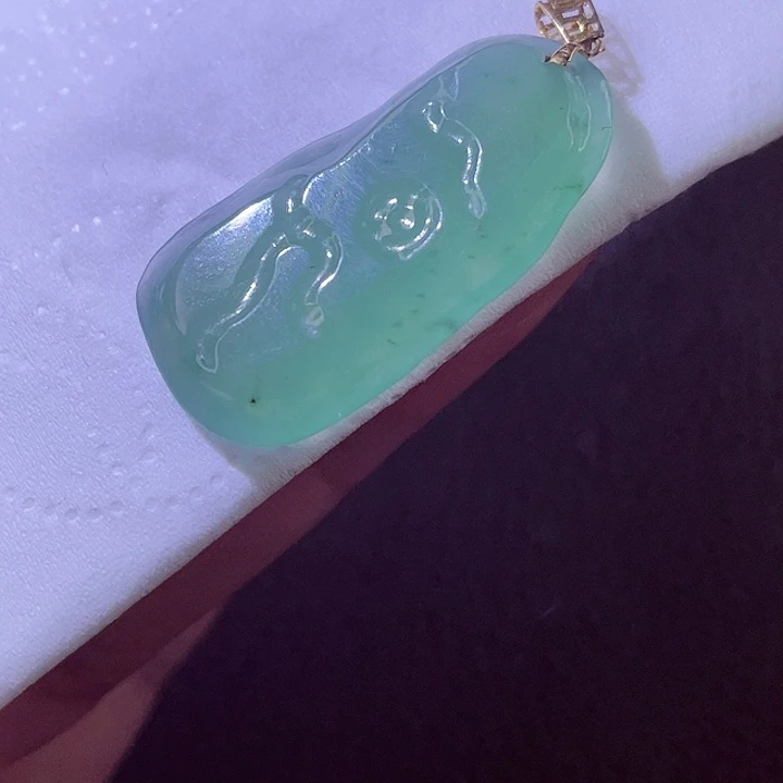 翡翠18K金镶嵌颈饰翡翠