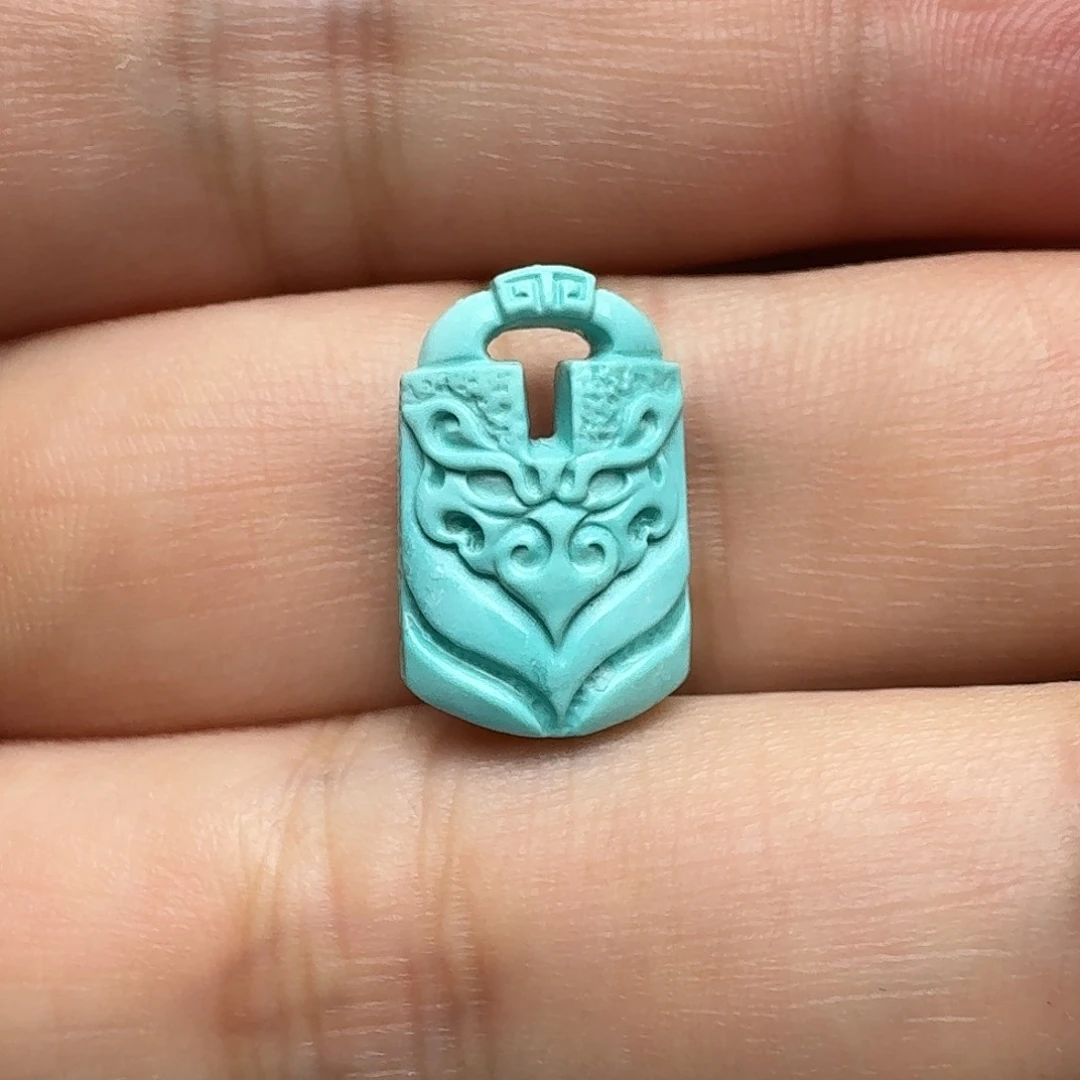 绿松石未镶嵌饕餮牌