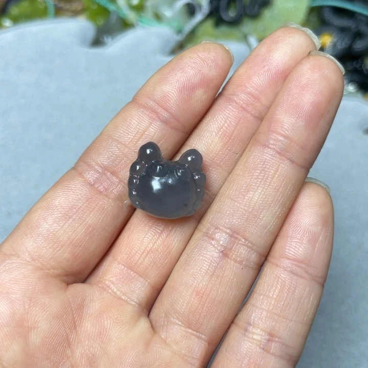 蛇纹石玉颈饰合金