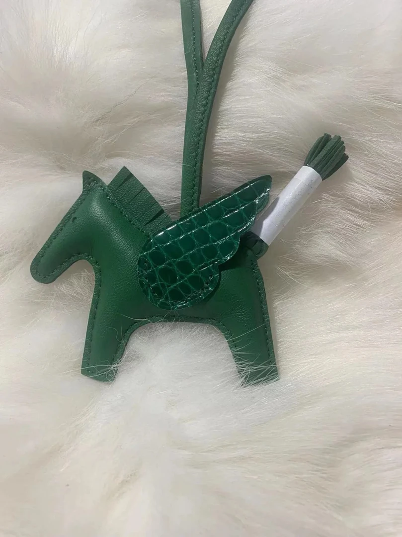 A02法棍2025单肩包小马挂件