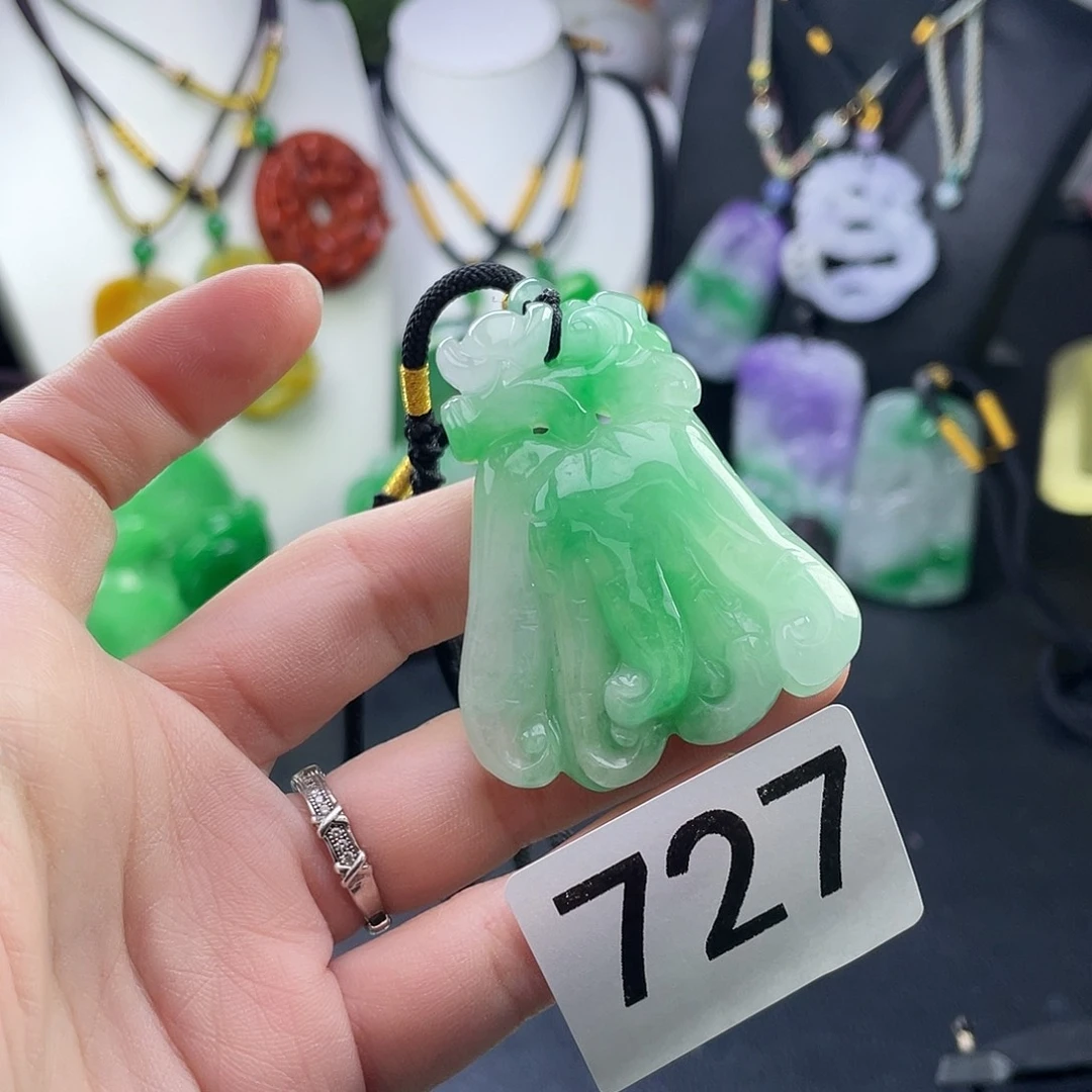 翡翠未镶嵌吊坠(赠链)