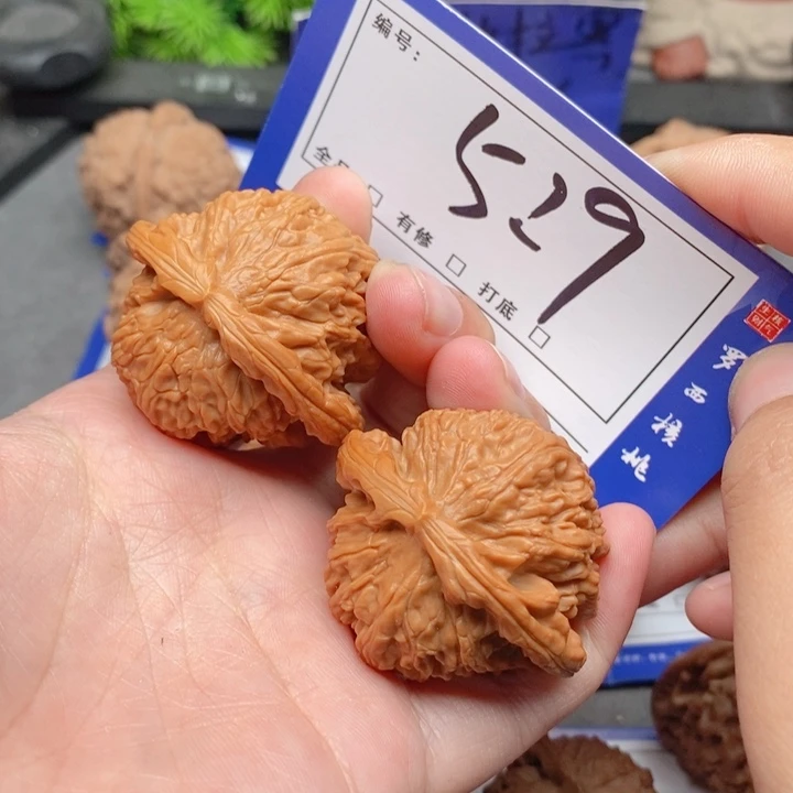 把件桃核波**高41白狮子529号牌