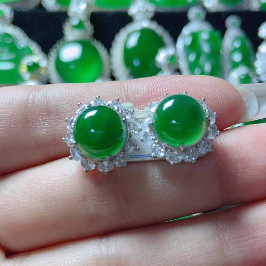 翡翠未镶嵌颈饰